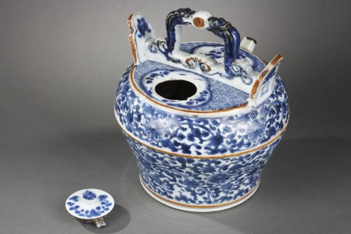 XVIIe siècle - Verseuse a eau en porcelaine "bleu blanc" Epoque Kangxi 1662/1722