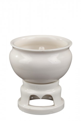 "Blanc de chine" porcelain - Oil lamp and stand - XVIIth century