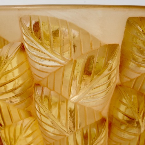 20th century - 1927 René Lalique - Vase Moissac Yellow Amber