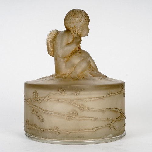 1919 René Lalique - Box Amour Assis Cherub Putti Glass With Sepia Patina - Glass & Crystal Style Art Déco