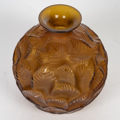 Glass & Crystal  - 1926 René Lalique - Amber Vase Ormeaux
