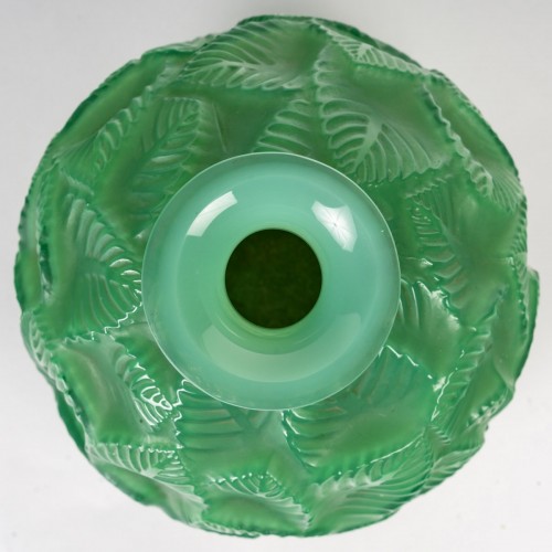 Verrerie, Cristallerie  - 1926 René Lalique - Vase Ormeaux vert jade