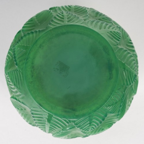 1926 René Lalique - Vase Ormeaux vert jade - BG Arts