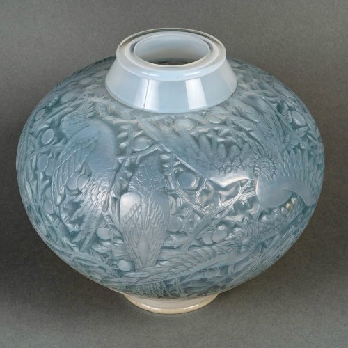 Glass & Crystal  - 1924 René Lalique - Vase Aras Cased