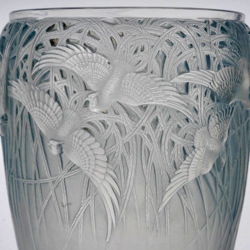 20th century - 1926 René Lalique - Vase Aigrettes Frosted