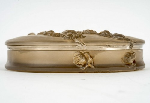 1913 René Lalique - Box Roses En Relief Frosted - Art nouveau