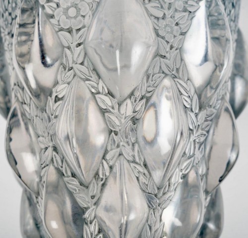 Glass & Crystal  - 1927 René Lalique - Vase Rampillon