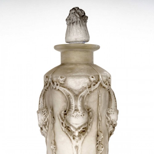 Verrerie, Cristallerie  - 1920 René Lalique - Flacon Pan Verre Blanc Patiné Gris