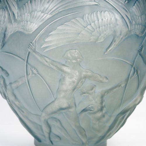 Glass & Crystal  - 1921 René Lalique - Vase Archers Glass With Blue Patina