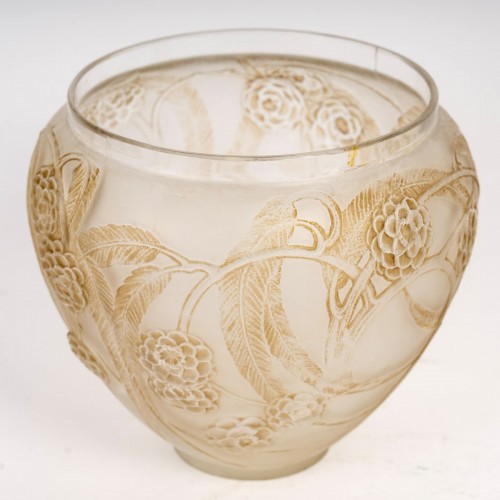 Verrerie, Cristallerie  - 1923 René Lalique - Vase Néfliers Verre Blanc Patiné Sépia