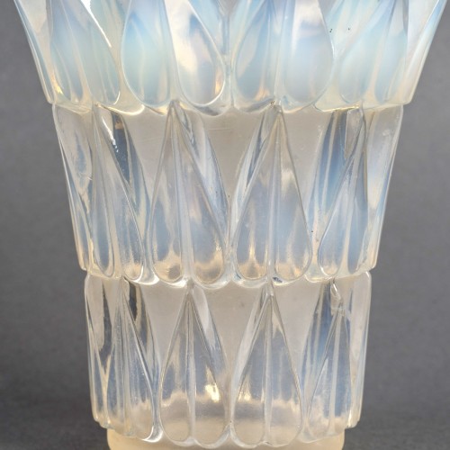 Glass & Crystal  - 1934 René Lalique - Vase Feuilles Leaves 