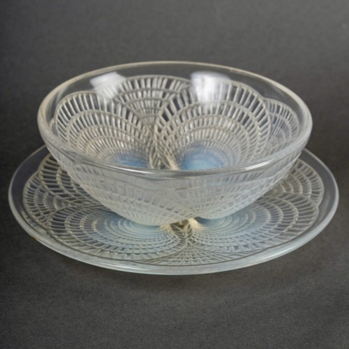 1924 René Lalique Coquilles Dishes 8 Bowls Cups &amp; 8 Plates - Glass & Crystal Style Art Déco