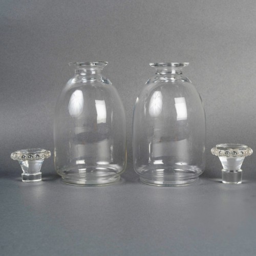 20th century - 1935 René Lalique - Art Deco Pair Of Decanters Boules