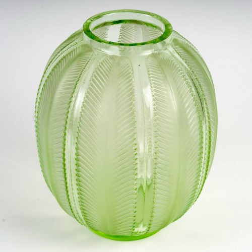 1932 René Lalique - Vase Biskra Light Green - Glass & Crystal Style Art Déco