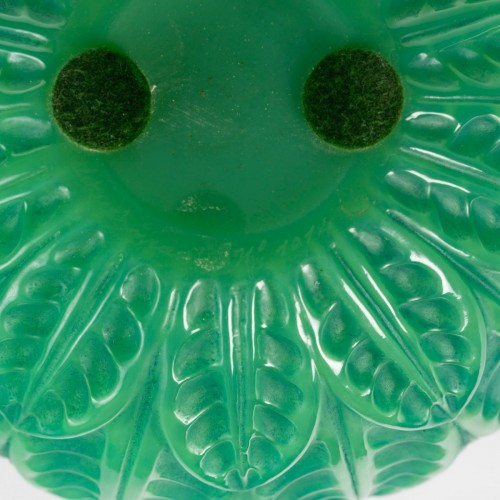 XXe siècle - 1924 René Lalique - Vase Malesherbes Verre Vert Jade Patiné Vert