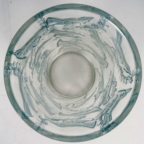 XXe siècle - 1938 René Lalique - Vase Grives patiné bleu