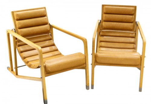 Eileen Gray Ecart International - Paire de transats en cuir gold et bois