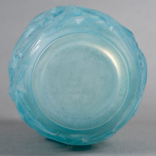 1921 René Lalique - Vase Ronces Cased Opalescent Glass With Blue Patina - Art Déco