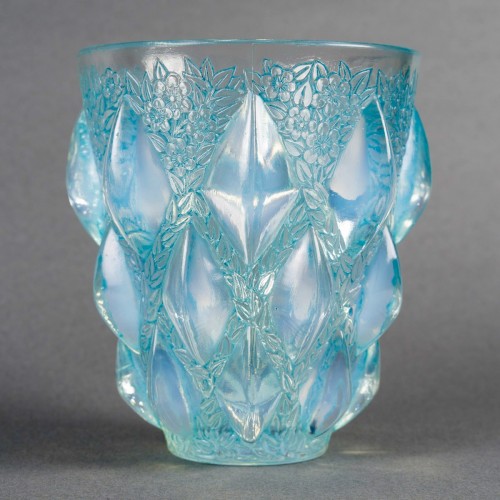 1927 René Lalique - Vase Rampillon Opalescent Glass With Blue Patina - Glass & Crystal Style Art Déco