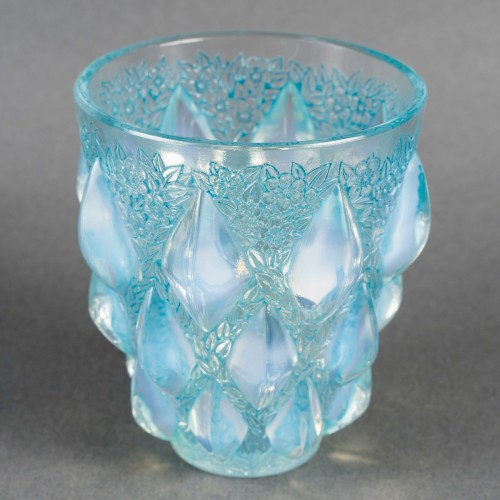 1927 René Lalique - Vase Rampillon Opalescent Glass With Blue Patina - 