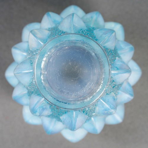 1927 René Lalique - Vase Rampillon Opalescent Glass With Blue Patina - Art Déco