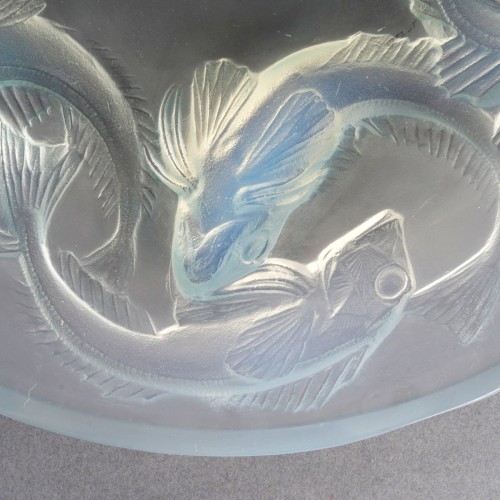 1920 René Lalique - Bowl Plate Martigues Fishes Opalescent Glass  - 