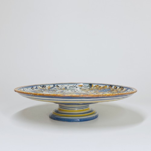 Two Urbino majolica tazzas - Seventeenth century (1638 and 1646) - 