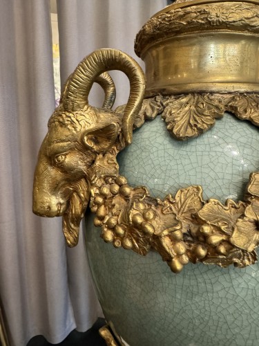 Objet de décoration Cassolettes, coupe et vase - Grand vase couvert en céladon et bronze doré, base en marbre, XIXe siècle
