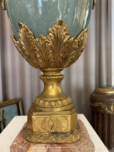 Grand vase couvert en céladon et bronze doré, base en marbre, XIXe siècle - Blue Antique - Enzo Gironi 