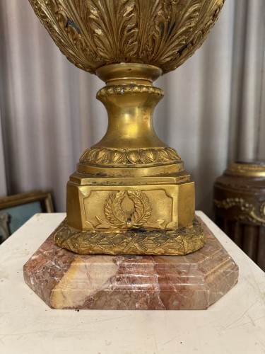 XIXe siècle - Grand vase couvert en céladon et bronze doré, base en marbre, XIXe siècle