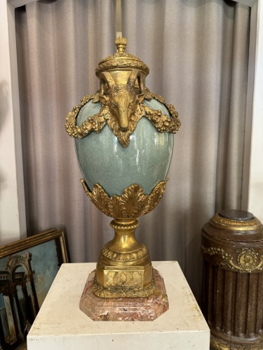 Grand vase couvert en céladon et bronze doré, base en marbre, XIXe siècle - Napoléon III