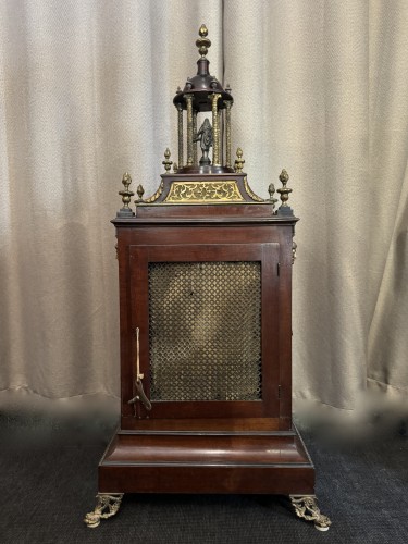 Grande pendule à musique en acajou et bronze, Angleterre 1811 - 