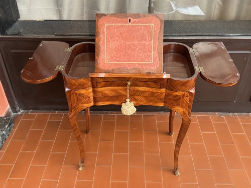 Table d'accouchée d'époque Louis XV  - Blue Antique - Enzo Gironi 