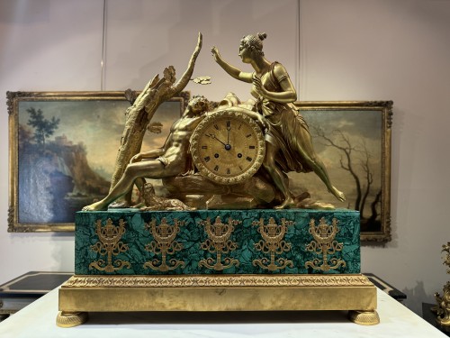 Grande pendule en bronze doré et malachite, début XIXe siècle