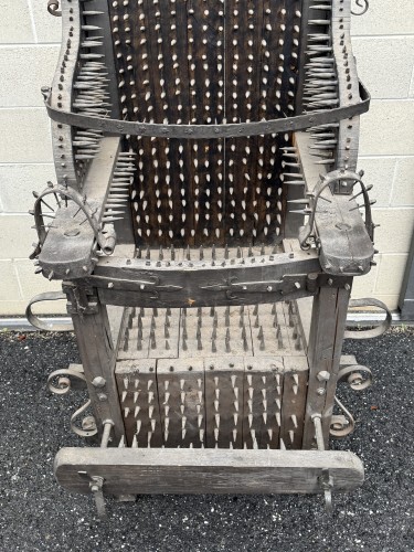 Chaise de torture en bois - Blue Antique - Enzo Gironi 