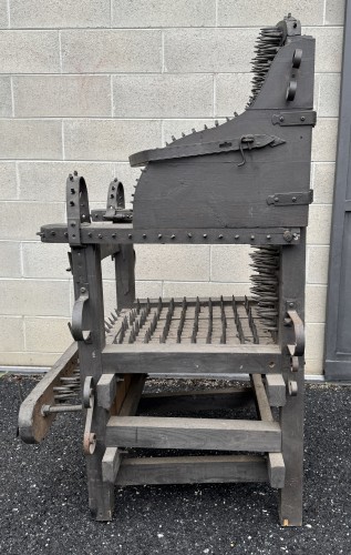 Antiquités - Chaise de torture en bois