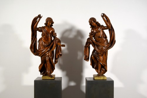 17th century, Pair of Italian Baroque Walnut Sculptures - Sculpture Style Louis XIV