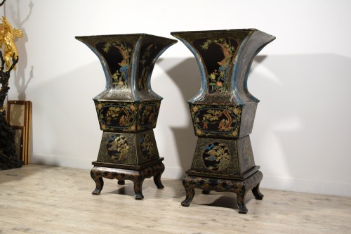 Pair of Large Oriental Lacquered Wooden Vases, Late 19th Century - 