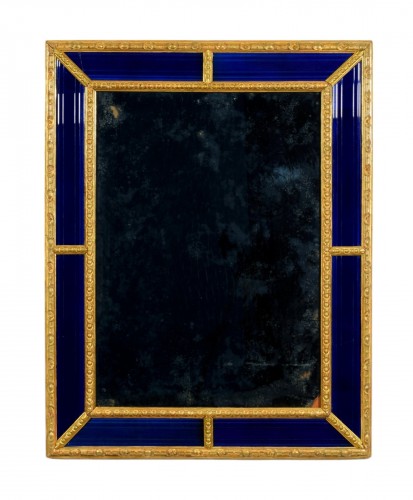 Miroir en bois sculpté et doré avec verre bleu cobalt, Suède XVIIIe siècle