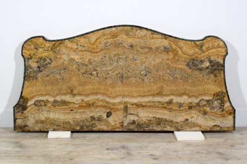 Antiquités - Console en bois sculpté et argenté, Naples (Italie), début XVIII siècle