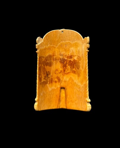 Art sacré, objets religieux  - Baiser de Paix en ivoire avec la Crucifixion début XVIe siècle