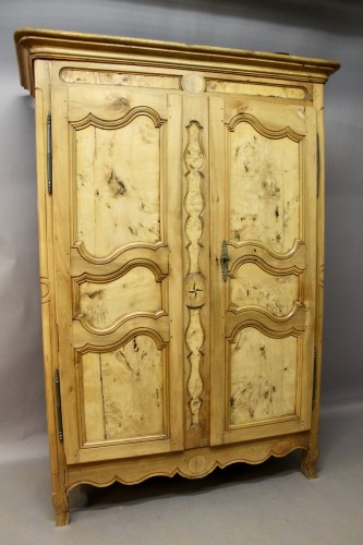 Armoire bressane en merisier et loupe de frêne, milieu XIXe siècle - Mobilier Style Louis-Philippe