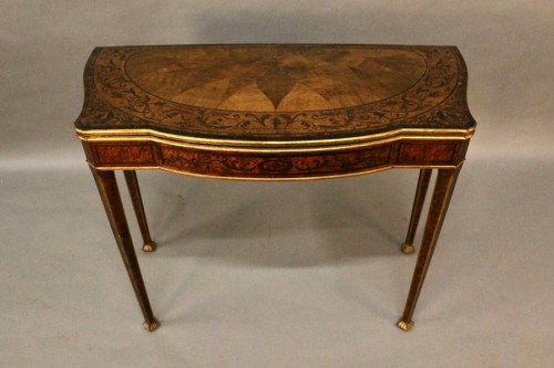 Mobilier Table à Jeux - Table à jeux et console demi lune en marqueterie, Royaume-uni XIXe siècle