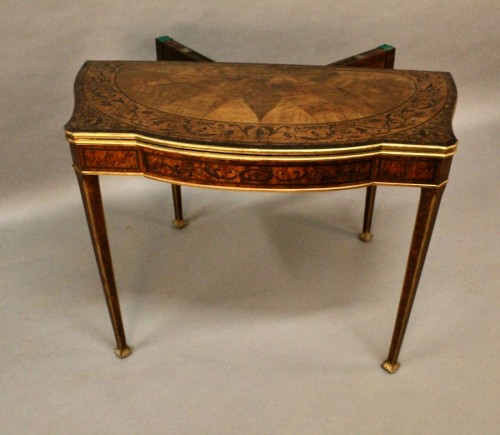 Table à jeux et console demi lune en marqueterie, Royaume-uni XIXe siècle - 