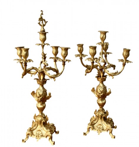 Paire de chandeliers en bronze de style Rocaille