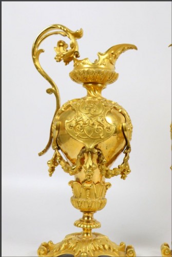 Objet de décoration Cassolettes, coupe et vase - Paire de grandes aiguières en bronze doré fin 19e