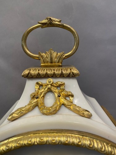 Pendule de carrosse ou d'officier en marbre blanc et bronze doré - Hirsch Antiquités