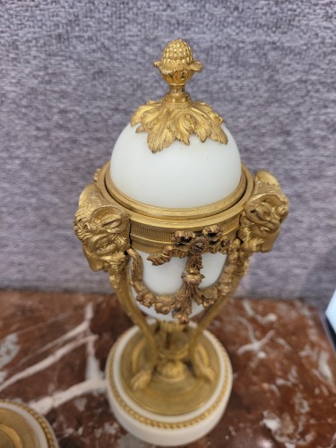 18th century - Carrara marble and gilded bronze cassolette candleholders