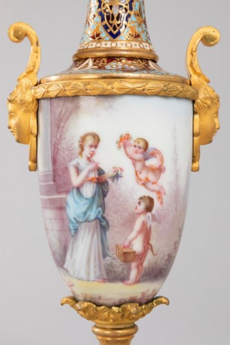 Vase en porcelaine émaillée, bronze doré, émail cloisonné - Hirsch Antiquités