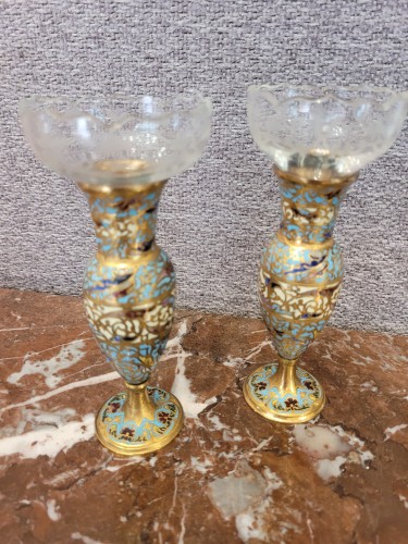 Paire de petits vases cloisonnés en émail et bronze doré, cristal gravé - Objet de décoration Style Napoléon III
